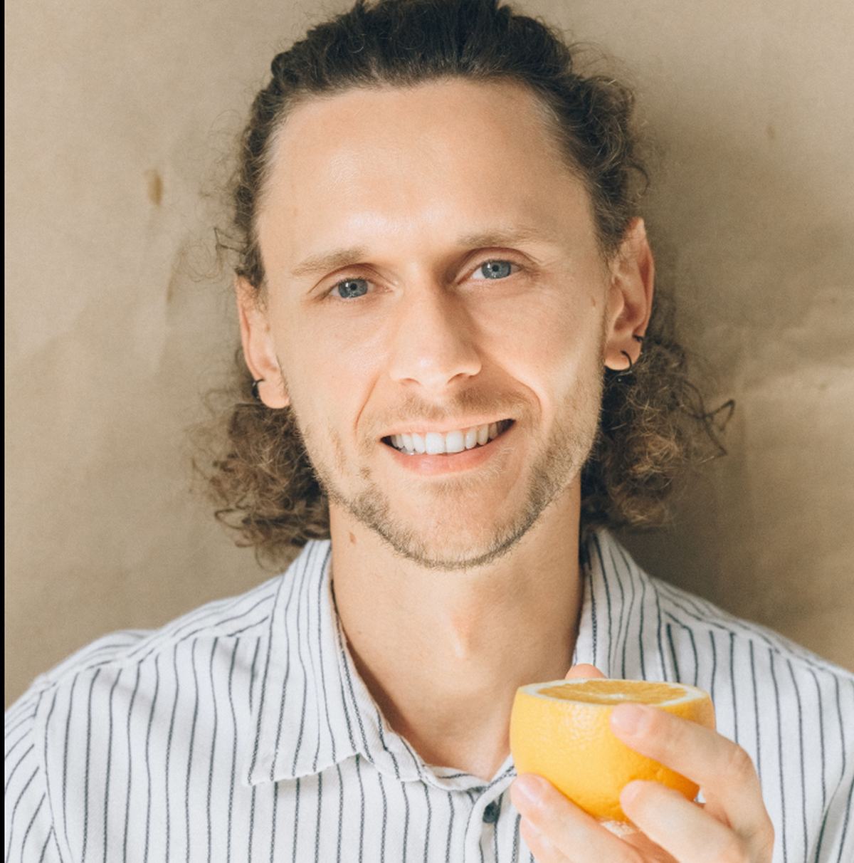 Creier uman cu zone evidențiate și vitamina C