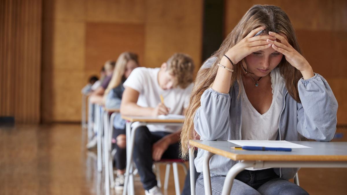 Subiectele la Matematică de la Evaluarea Națională 2026 se publică astăzi. Peste 148.000 de elevi susțin proba