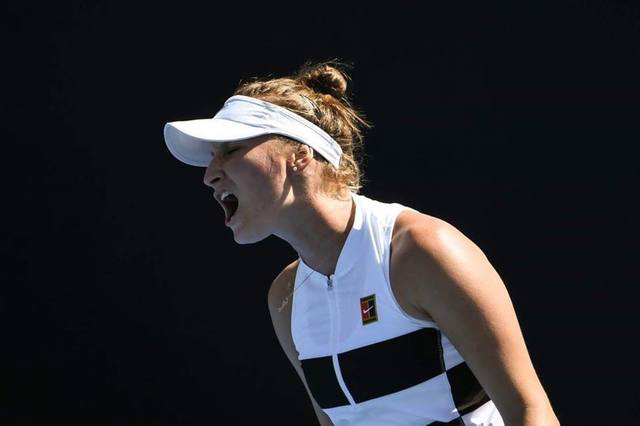 Marketa Vondrousova pe terenul de tenis