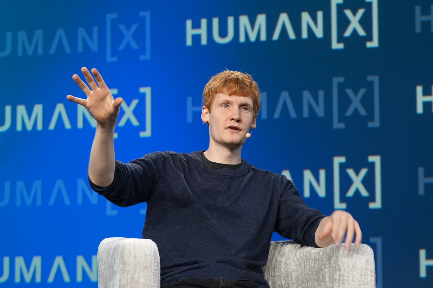 Michael Truell, CEO-ul Cursor, în fața unui ecran cu cod