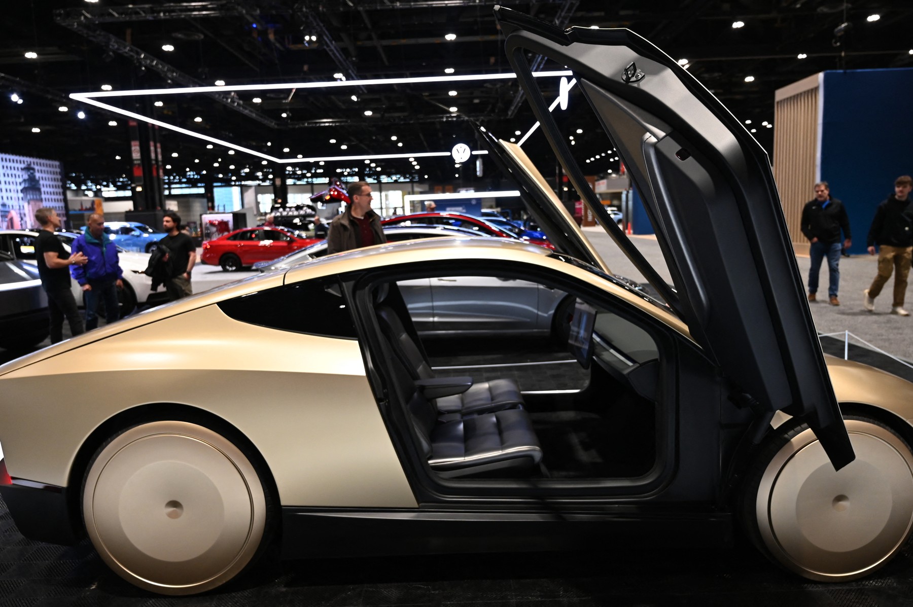 Tesla Cybercab, vehicul electric autonom fără volan