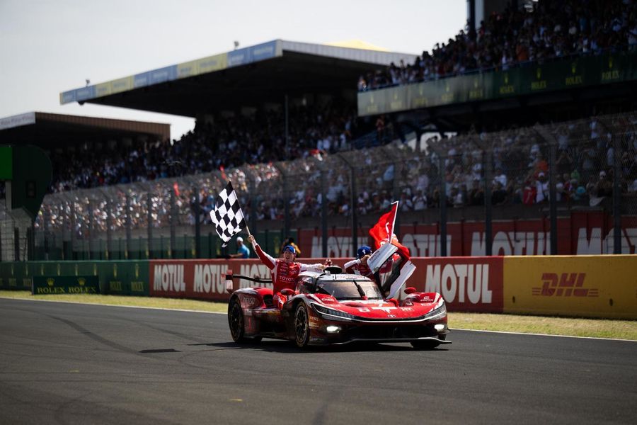 Toyota câștigă cursa de 24 de ore de la Le Mans 2026 după o luptă strânsă cu BMW și Cadillac