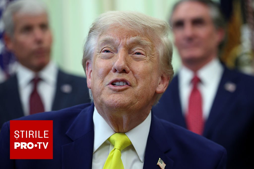 Donald Trump vorbind în Biroul Oval