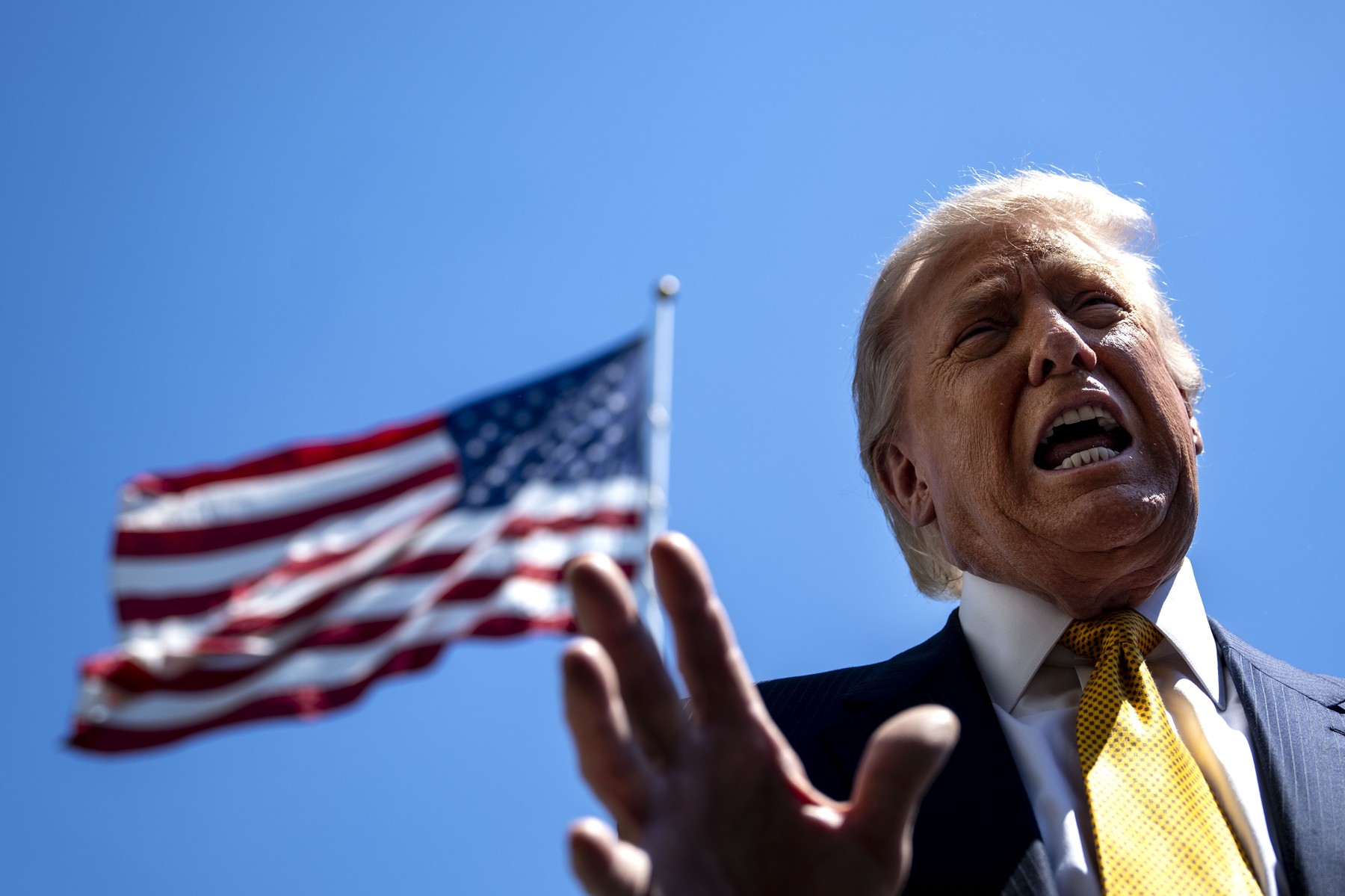 Donald Trump vorbind în Biroul Oval de la Casa Albă
