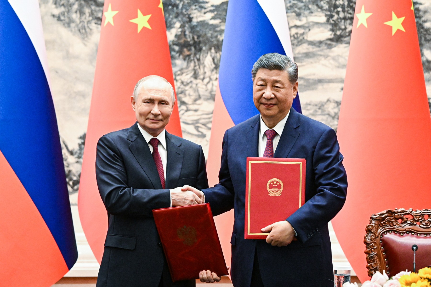 Drapelul UE și al Chinei