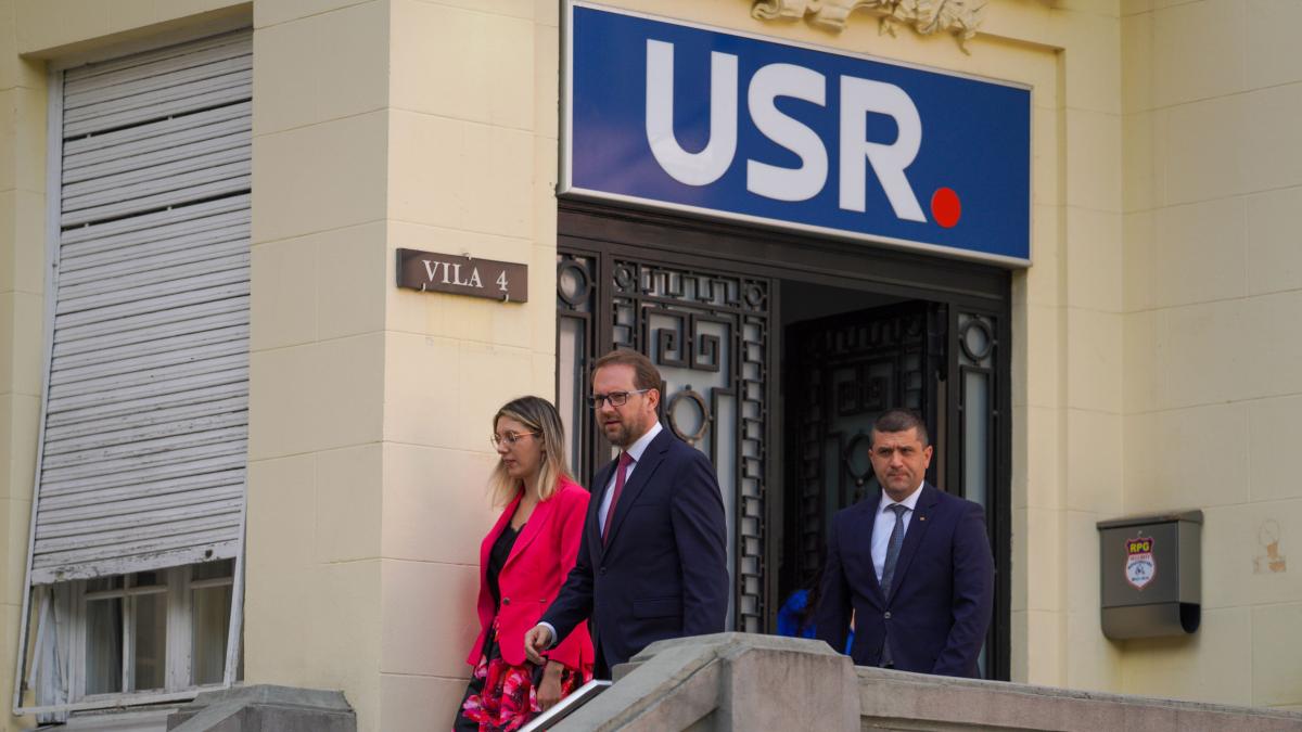 Dominic Fritz, președintele USR, în timpul unei declarații de presă