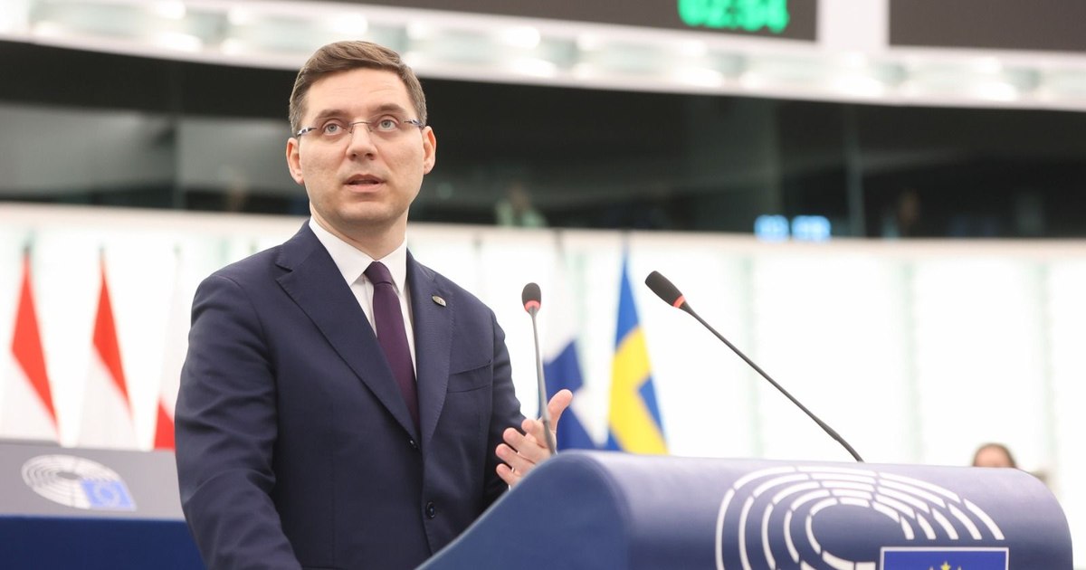 Victor Negrescu, europarlamentar PSD, vorbind la un eveniment