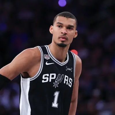 Victor Wembanyama în timpul unui meci NBA