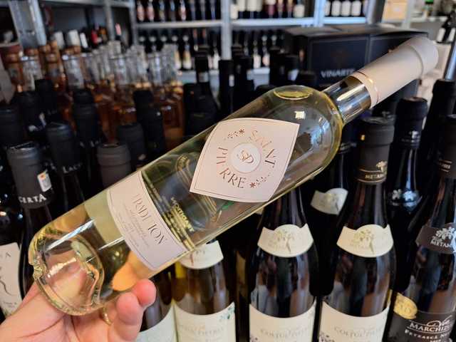 Vinul zilei: Tradition Blanc Méditerranée 2025, un alb mediteraneean din Provence, proaspăt și luminos