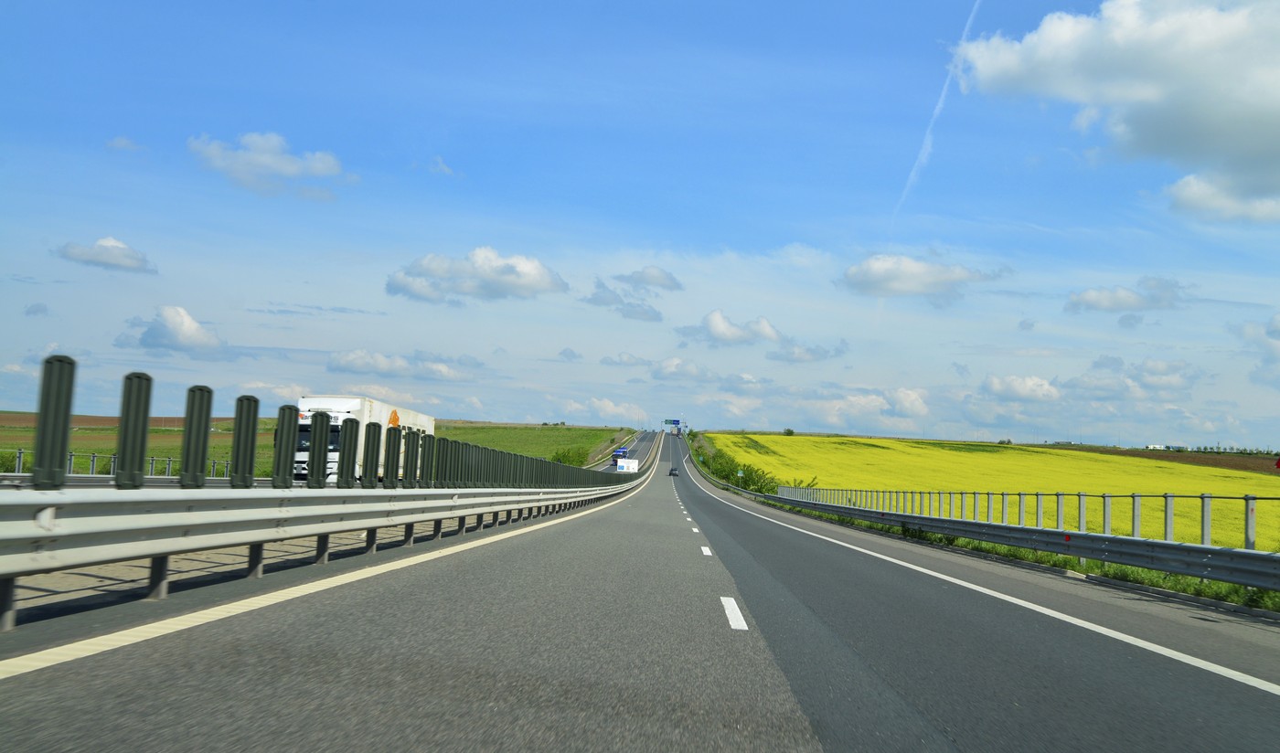 Viteza optimă pe autostradă pentru economie de carburant: 90-100 km/h reduce consumul cu până la 30%