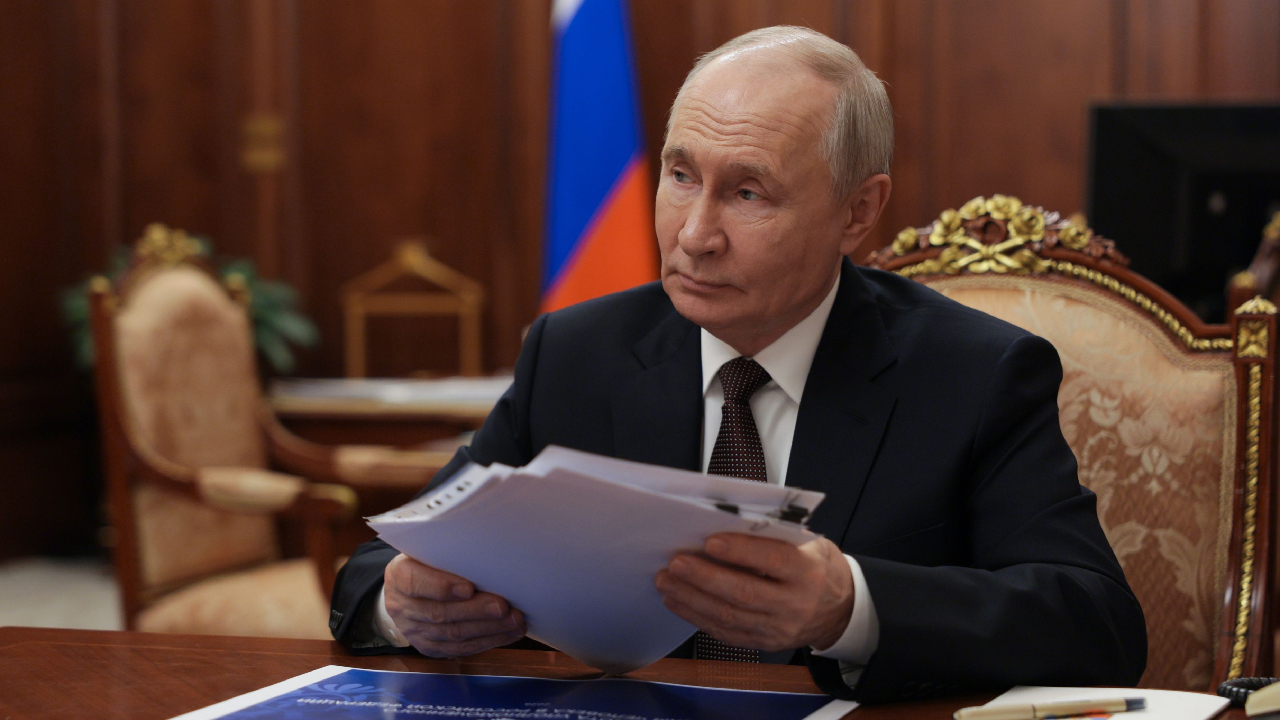 Vladimir Putin recunoaște criza de combustibil din Rusia cauzată de atacurile ucrainene