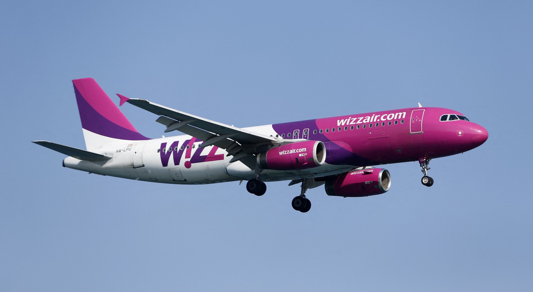 Avion Wizz Air pe pistă