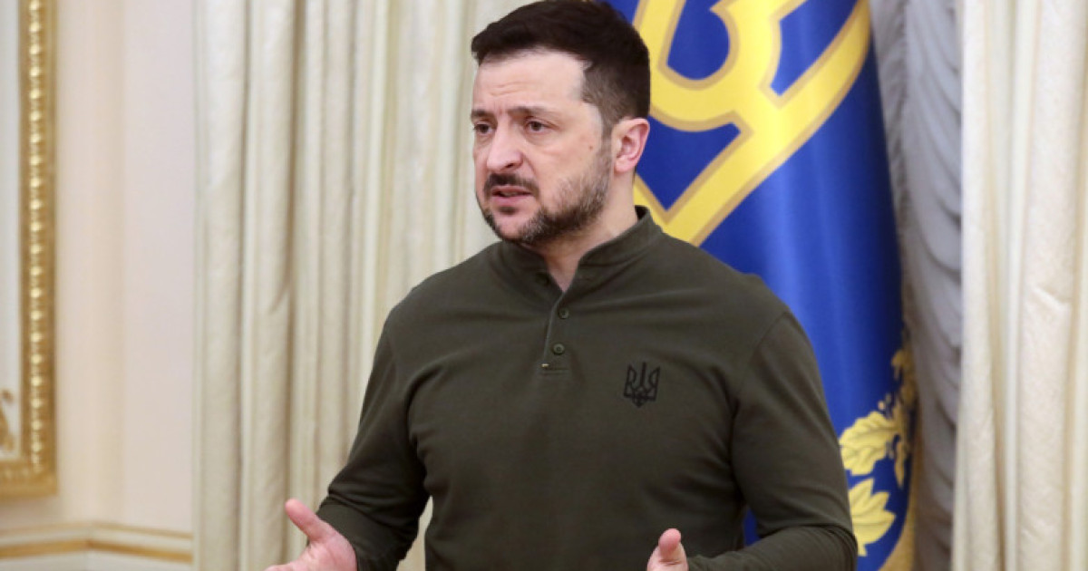 Volodimir Zelenski vorbind la telefon