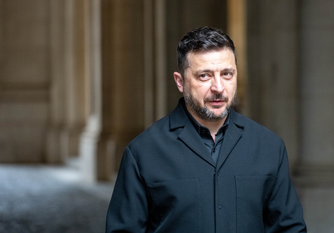 Volodimir Zelenski vorbind la o conferință de presă