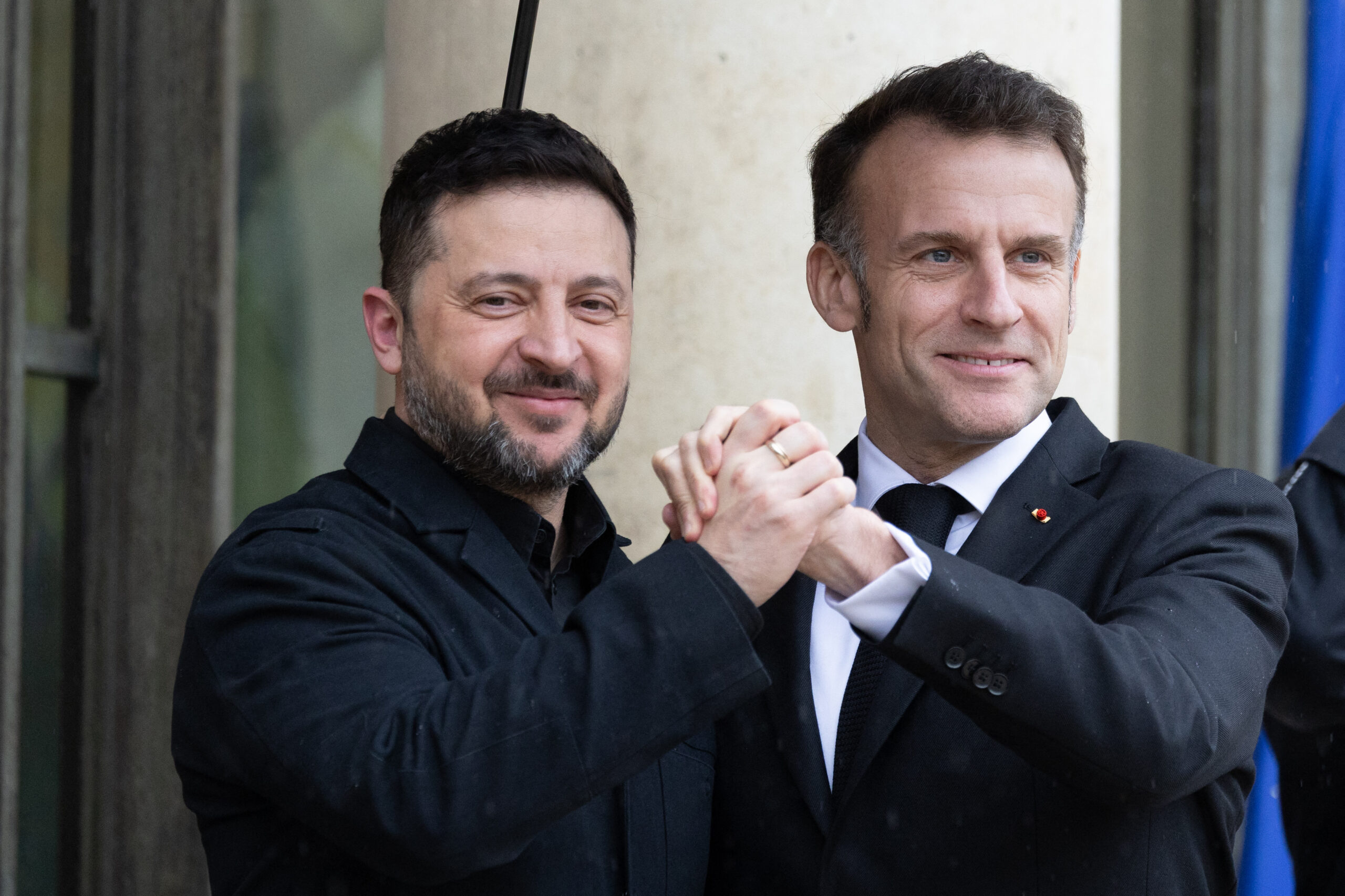 Volodimir Zelenski și Emmanuel Macron în timpul unei întâlniri