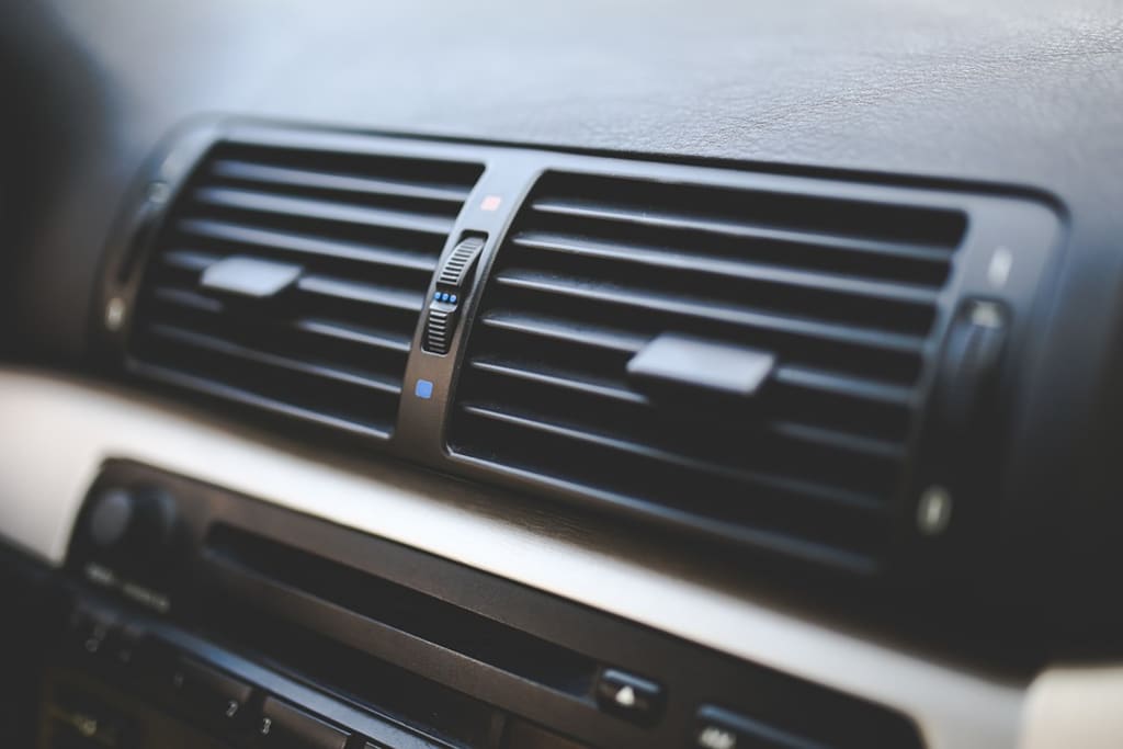 Zgomot de clic-clic din bord la schimbarea temperaturii: cauze și soluții pentru sistemele HVAC auto