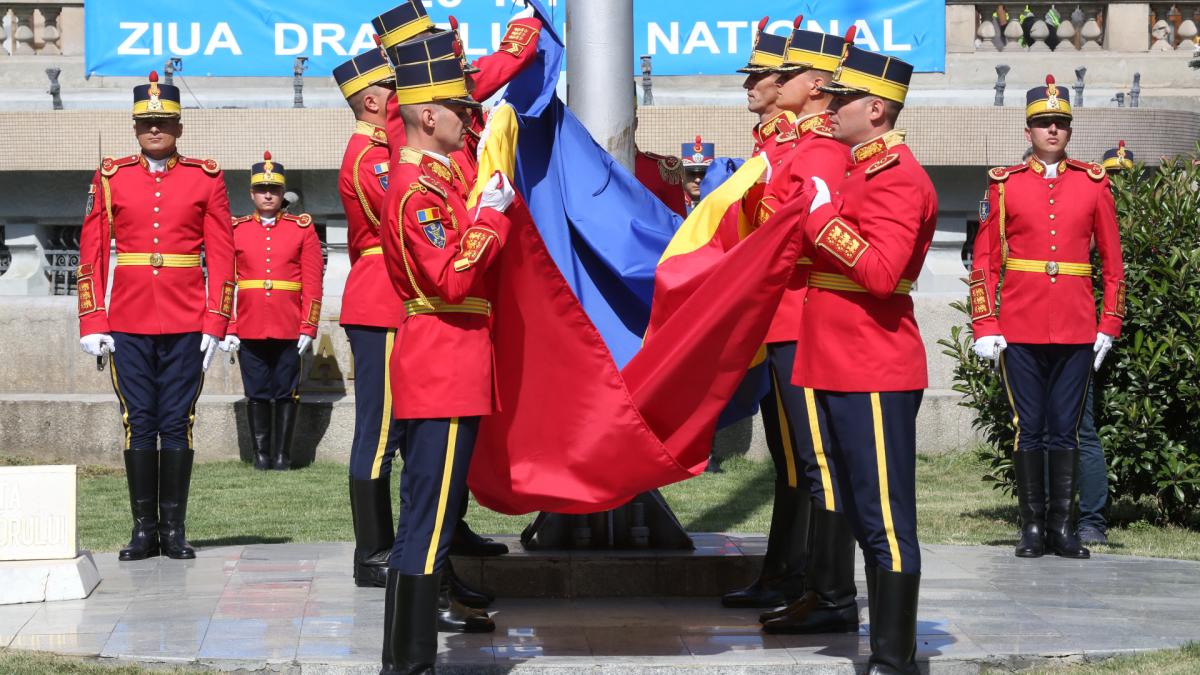 Drapelul României arborat la ceremonie