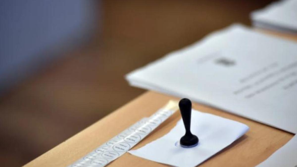 Adrian Țuțuianu, președintele Autorității Electorale Permanente, în cadrul unei conferințe de presă