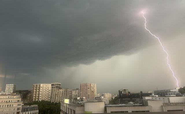 Hartă meteo cu cod galben de ploi și vijelii în România