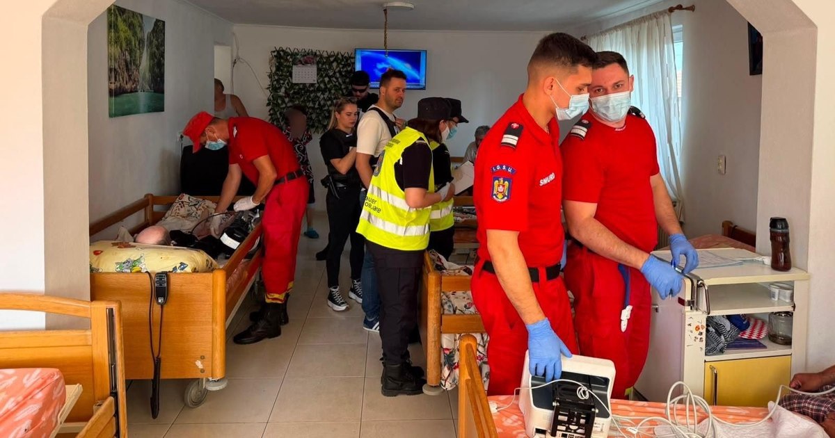 Clădirea unui centru social din județul Mureș unde au fost relocate persoanele din azilele ilegale