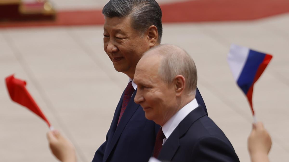 Soldați chinezi și ruși în timpul unui antrenament militar