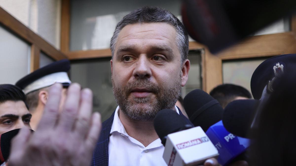 Ciprian Ciucu la o conferință de presă