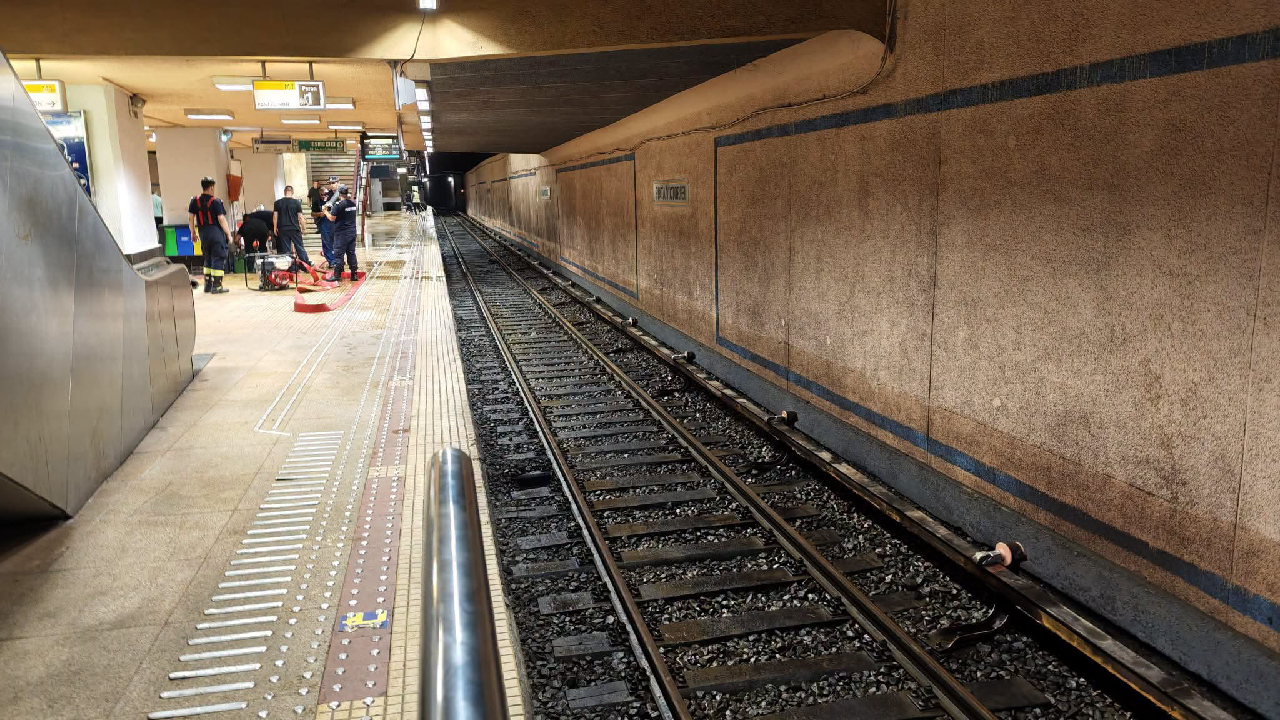 Stația de metrou Piața Victoriei după inundație