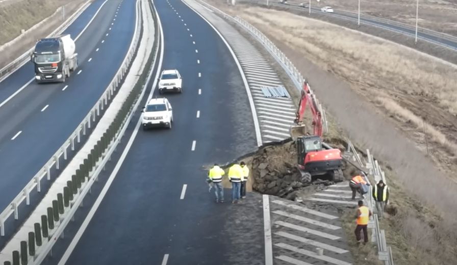 Autostrada A10 Sebeș-Turda cu porțiune surpată și trafic deviat