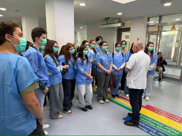Elevi la o activitate a Clubului de Medicină MEDSPATH