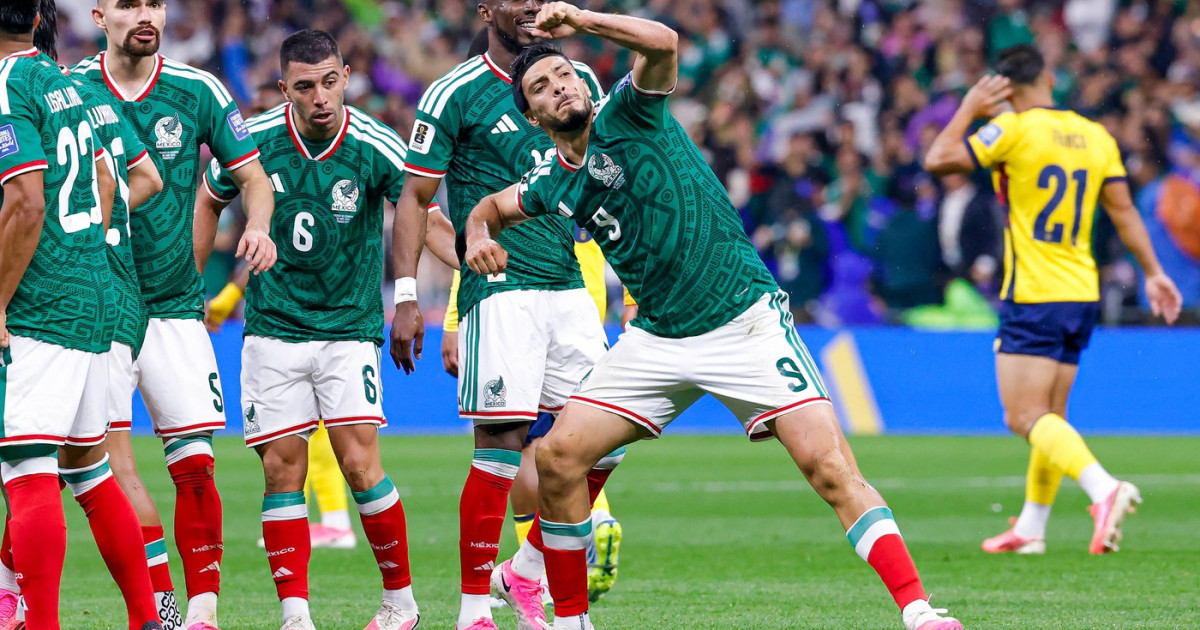 Jucători mexicani sărbătorind calificarea în optimi