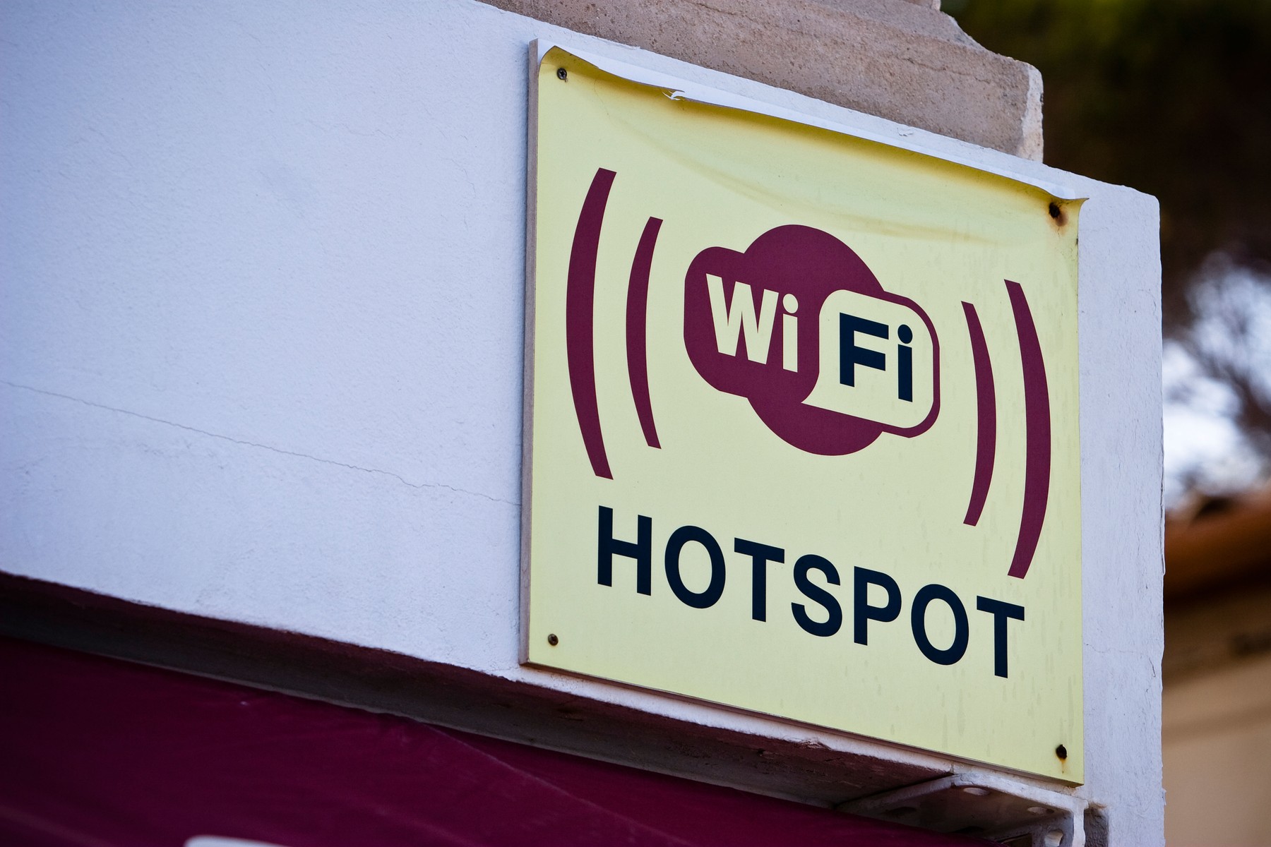 Telefon mobil afișând setările hotspot WiFi