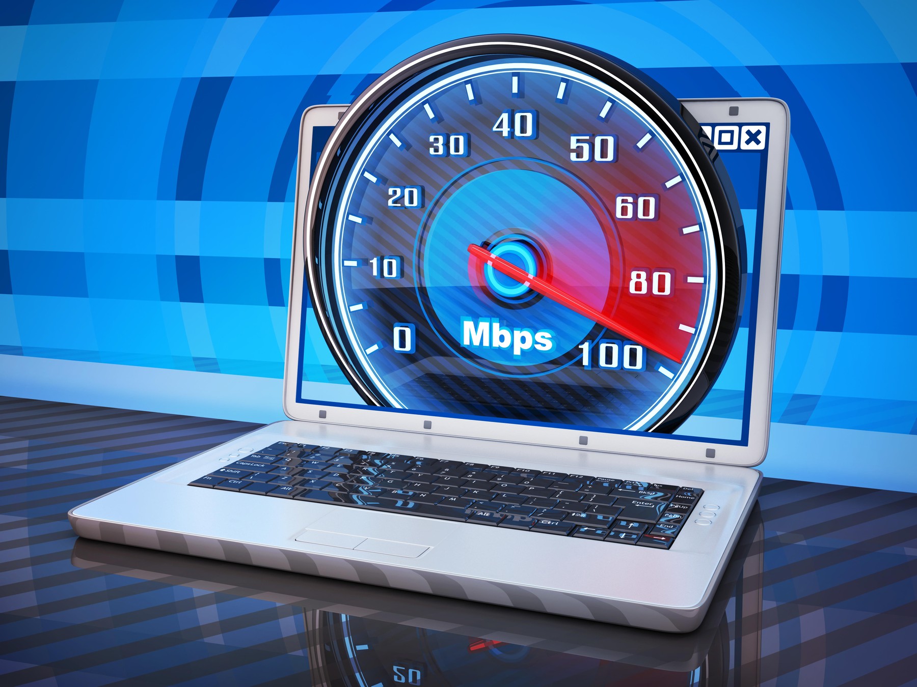 Persoană care testează viteza internetului pe laptop conectat prin cablu la router