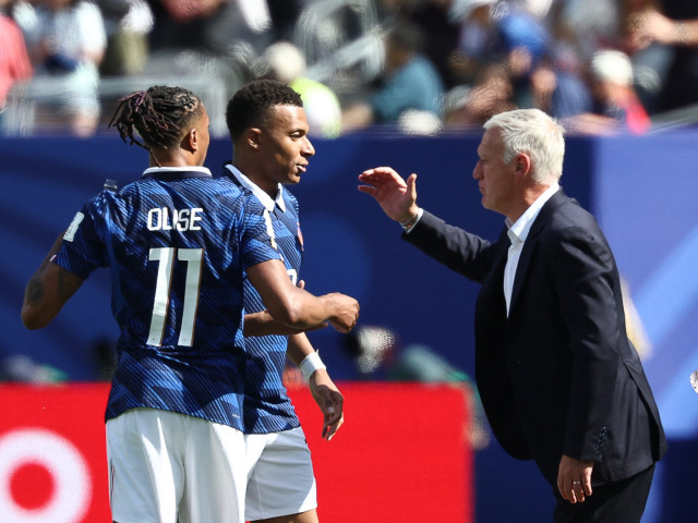 Deschamps s-a înclinat în fața lui Mbappe la înlocuire: gestul care a impresionat pe toată lumea