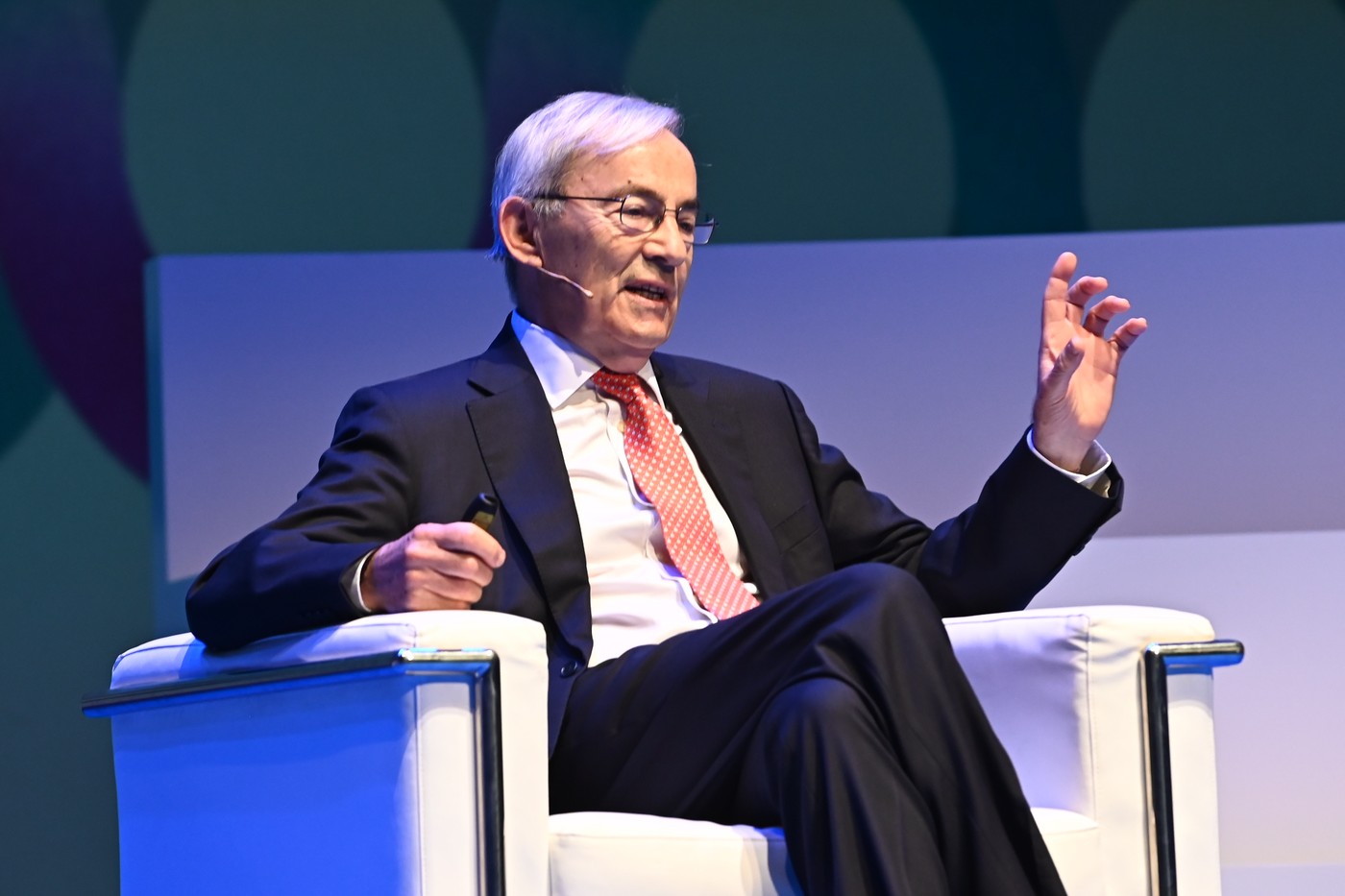 Christopher Pissarides, economist laureat cu Nobel, vorbind la o conferință