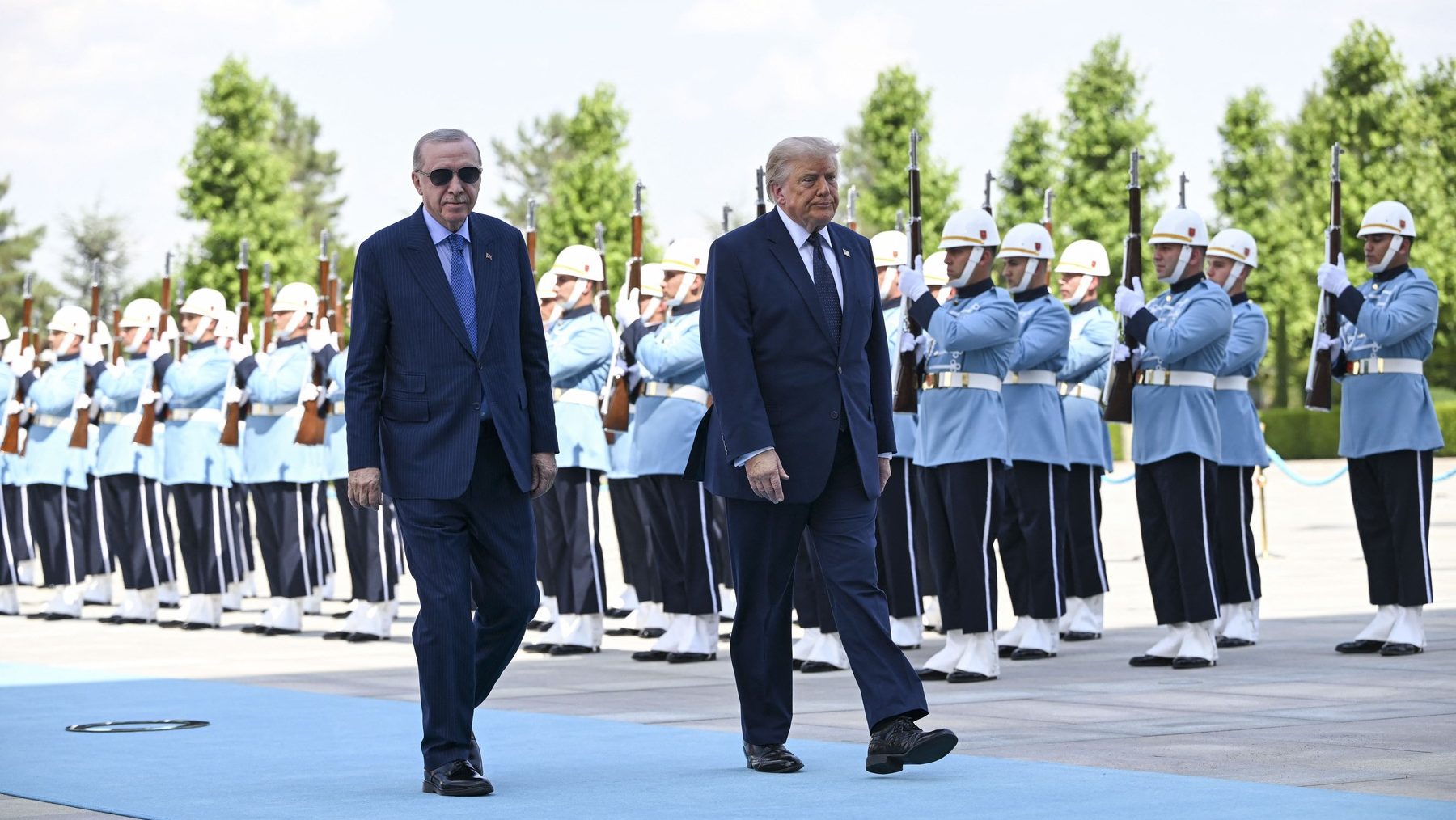 Erdogan l-a primit pe Trump la Ankara cu covor albastru, i-a cerut avioane F-35