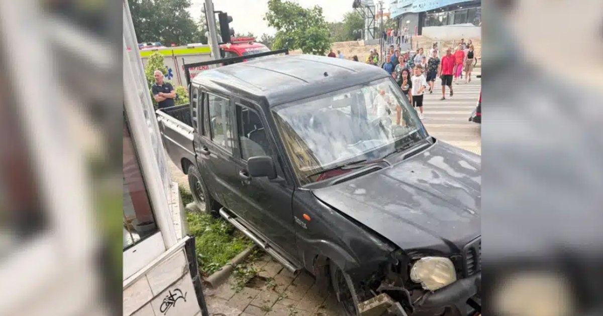 Locul accidentului din Tulcea, unde o camionetă a intrat pe trotuar și a ucis o femeie