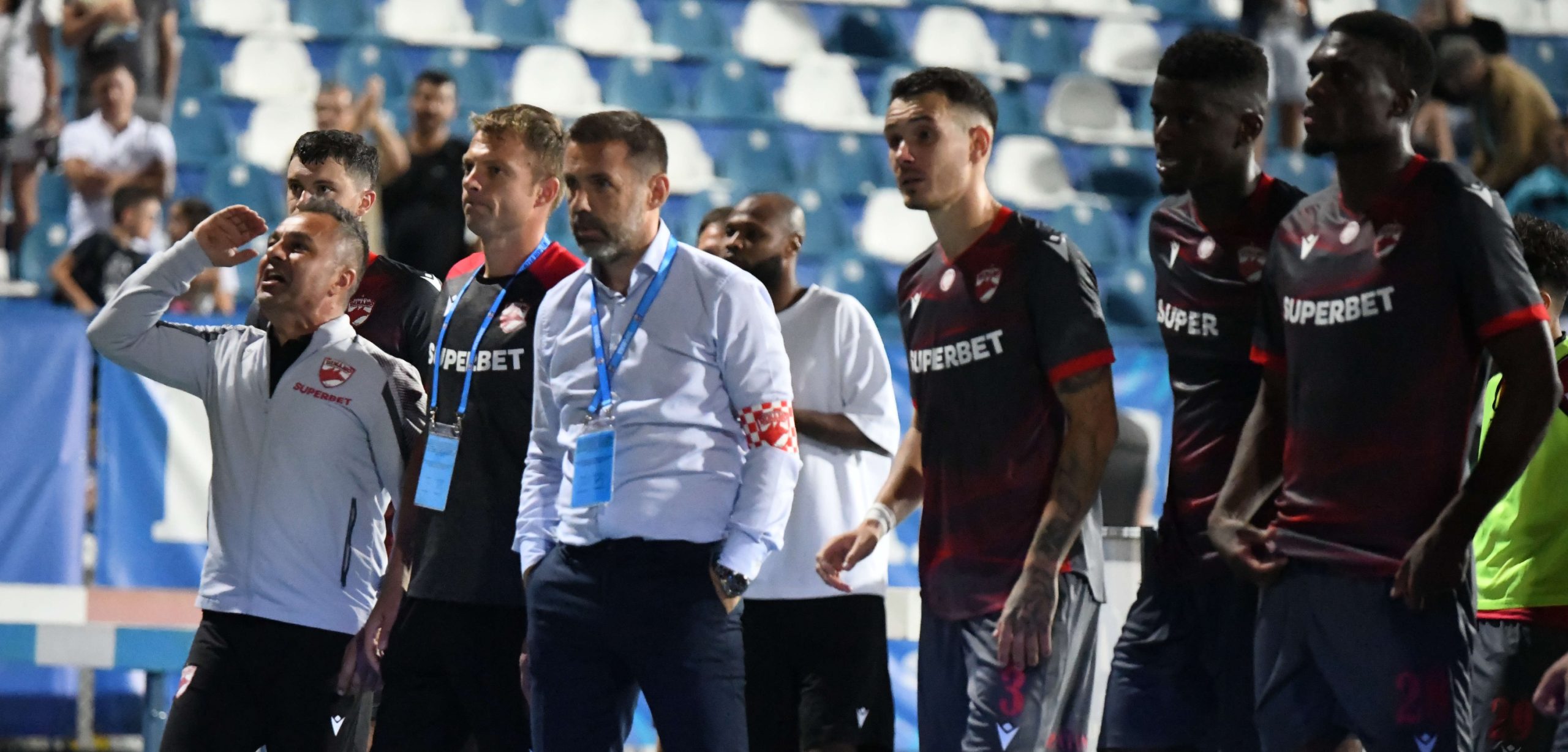 Florentin Petre și Eddy Gnahore în timpul unui meci