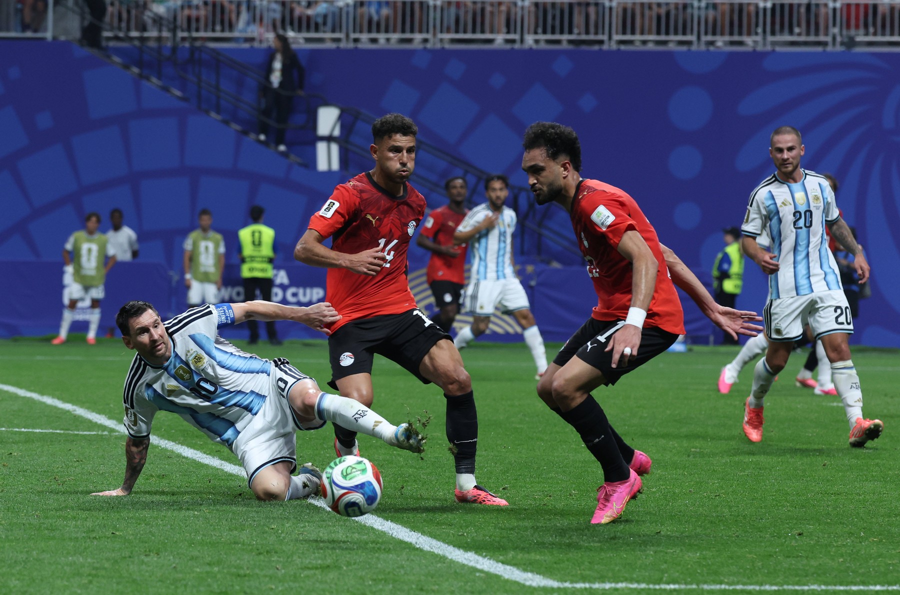 Fost arbitru: „N-are niciun sens” anularea golului Egiptului cu Argentina, decisă de VAR