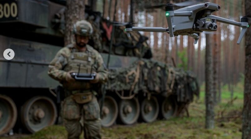 Soldați germani în timpul unui exercițiu militar