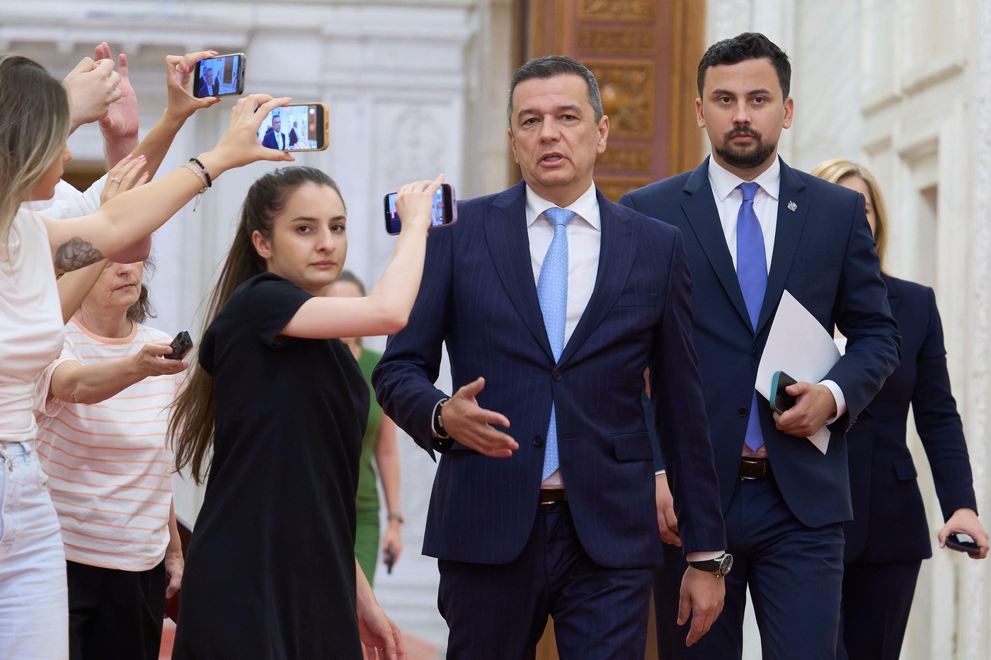 Sorin Grindeanu în timpul unui interviu