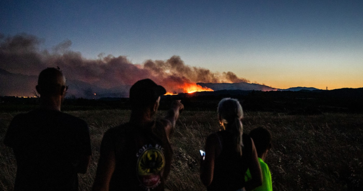 Incendiu de vegetație în Franța, flăcări și fum
