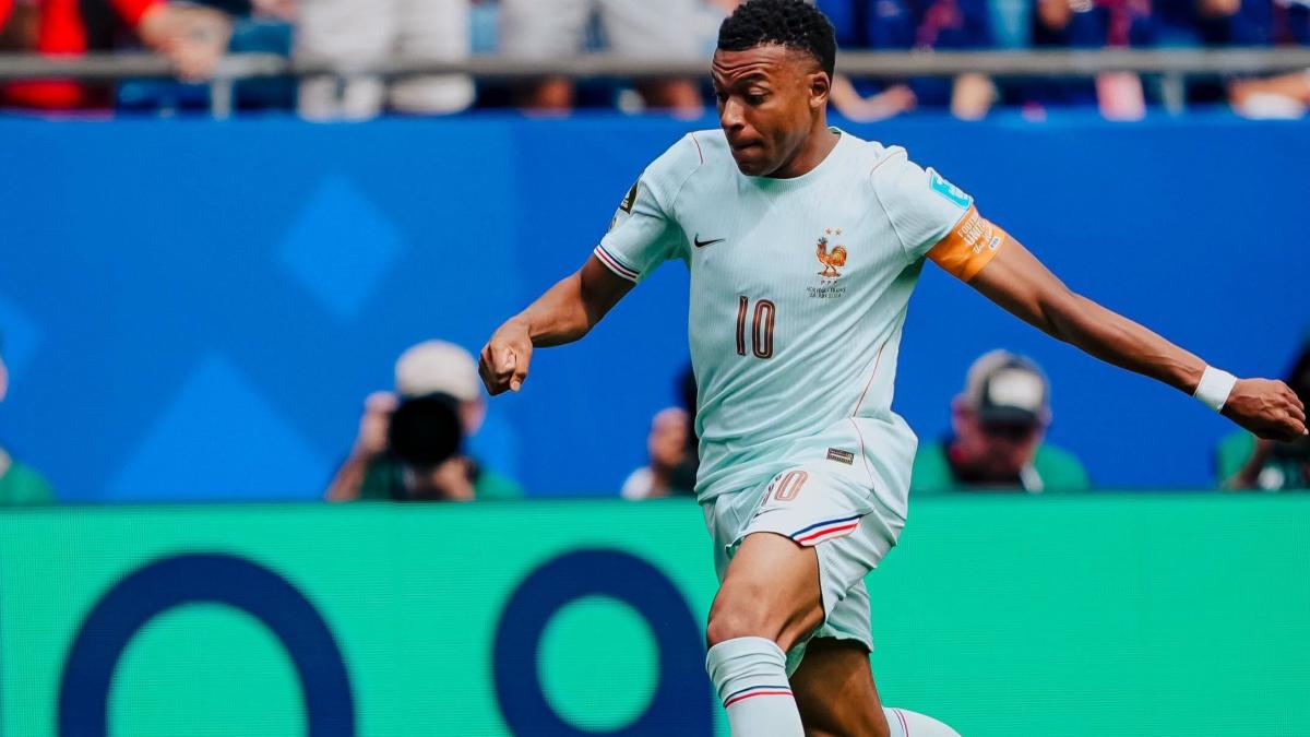 Kylian Mbappe sărbătorind un gol pentru Franța la Cupa Mondială