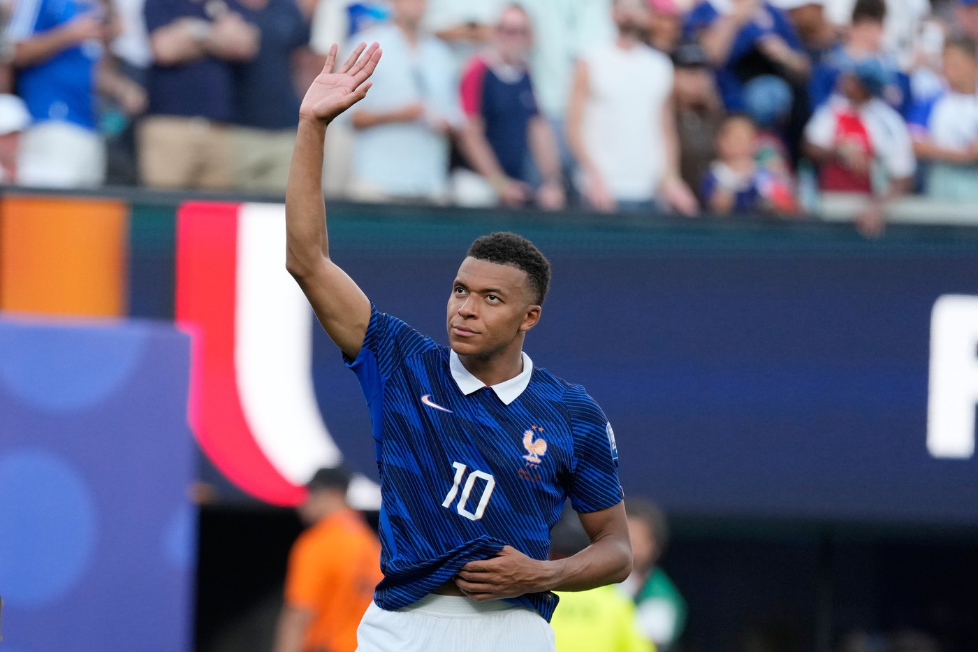 Kylian Mbappe, glumă după dubla cu Suedia: „Mă concentrez pe aerul condiționat din vestiar”
