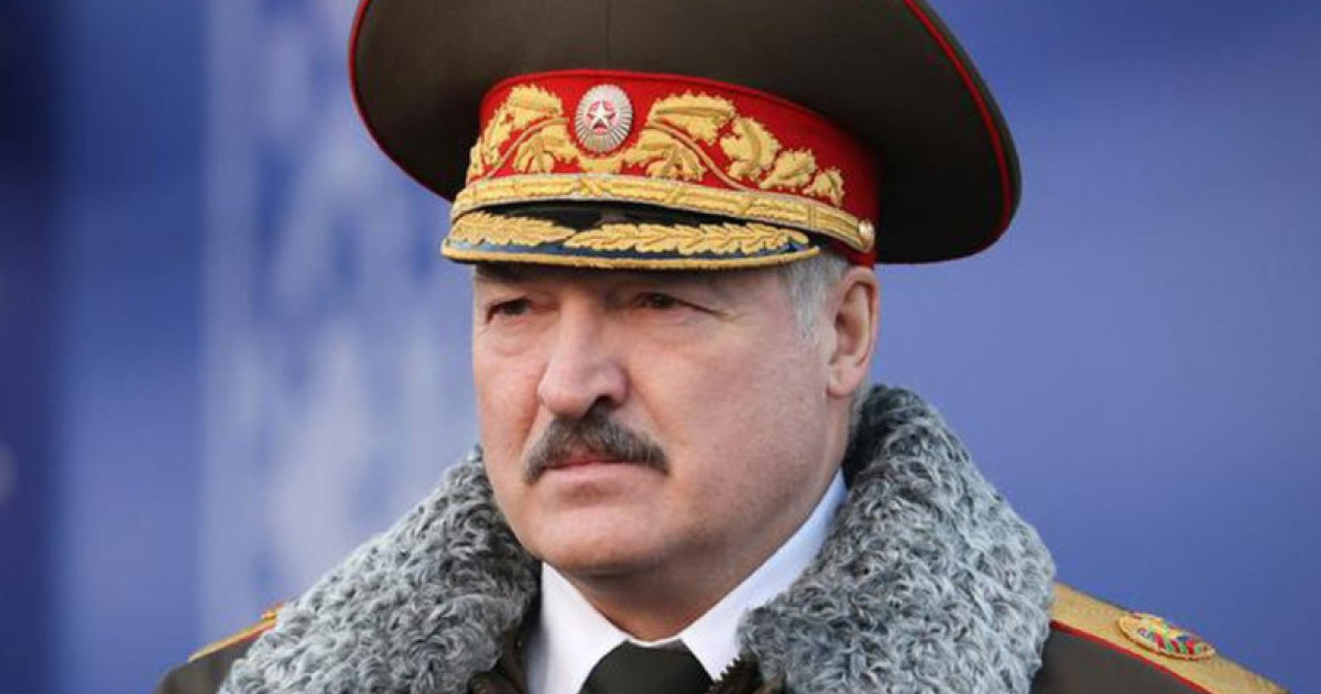 Alexander Lukașenko vorbind la o ceremonie militară