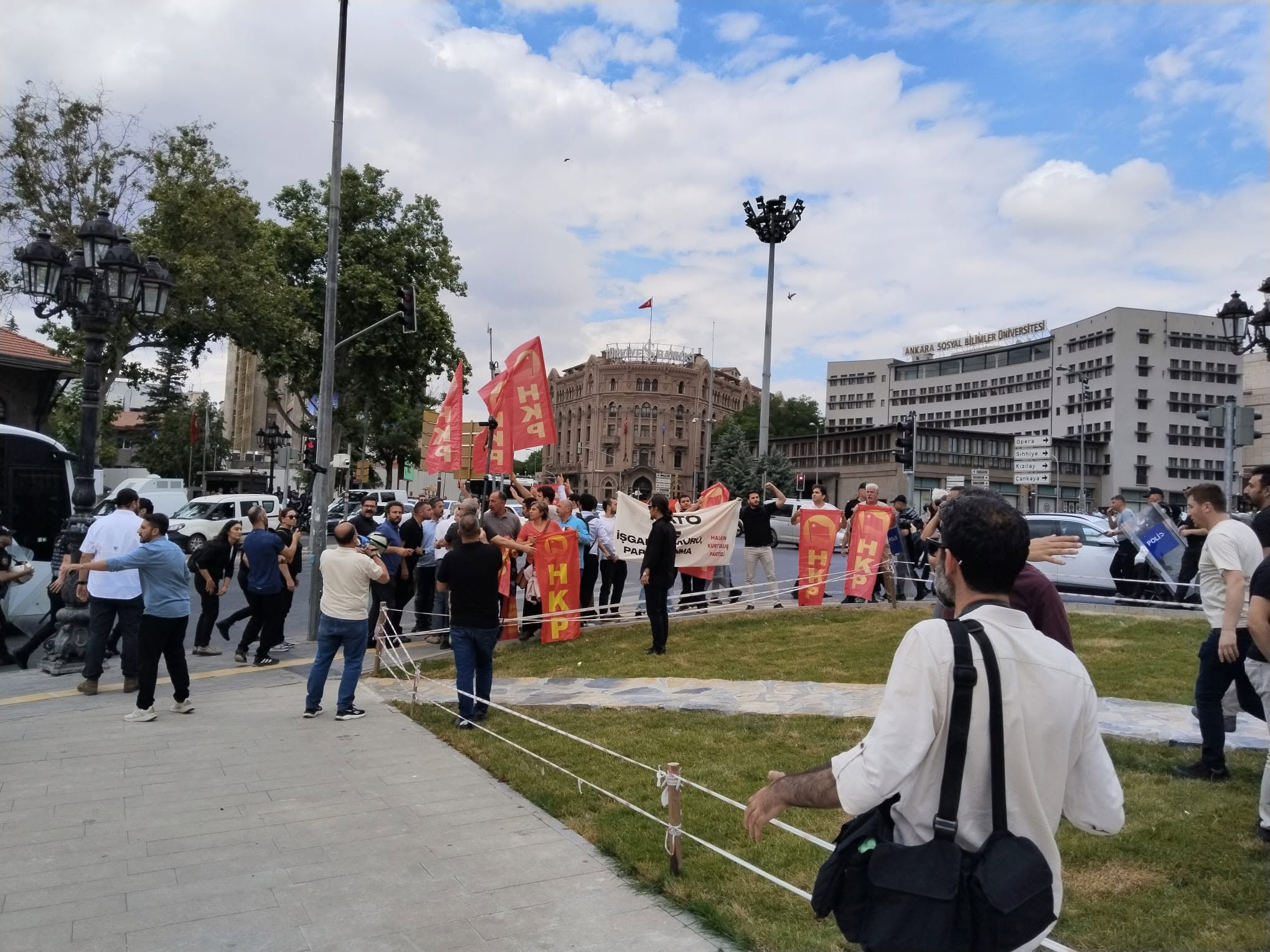 Protestatari anti-NATO arestați de poliție în Ankara