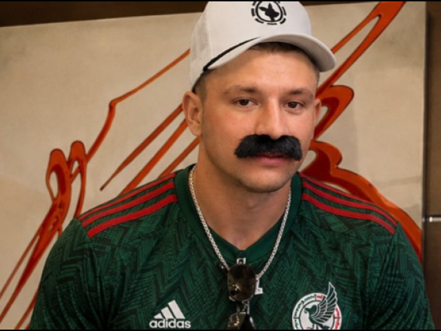 Jucători ai naționalei Mexicului cu ceasuri primite de la Steve Will Do It