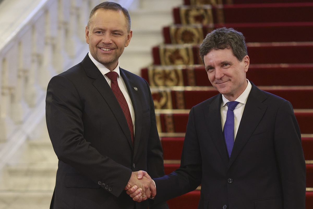 Hartă cu rețeaua de conducte NATO și țările beneficiare