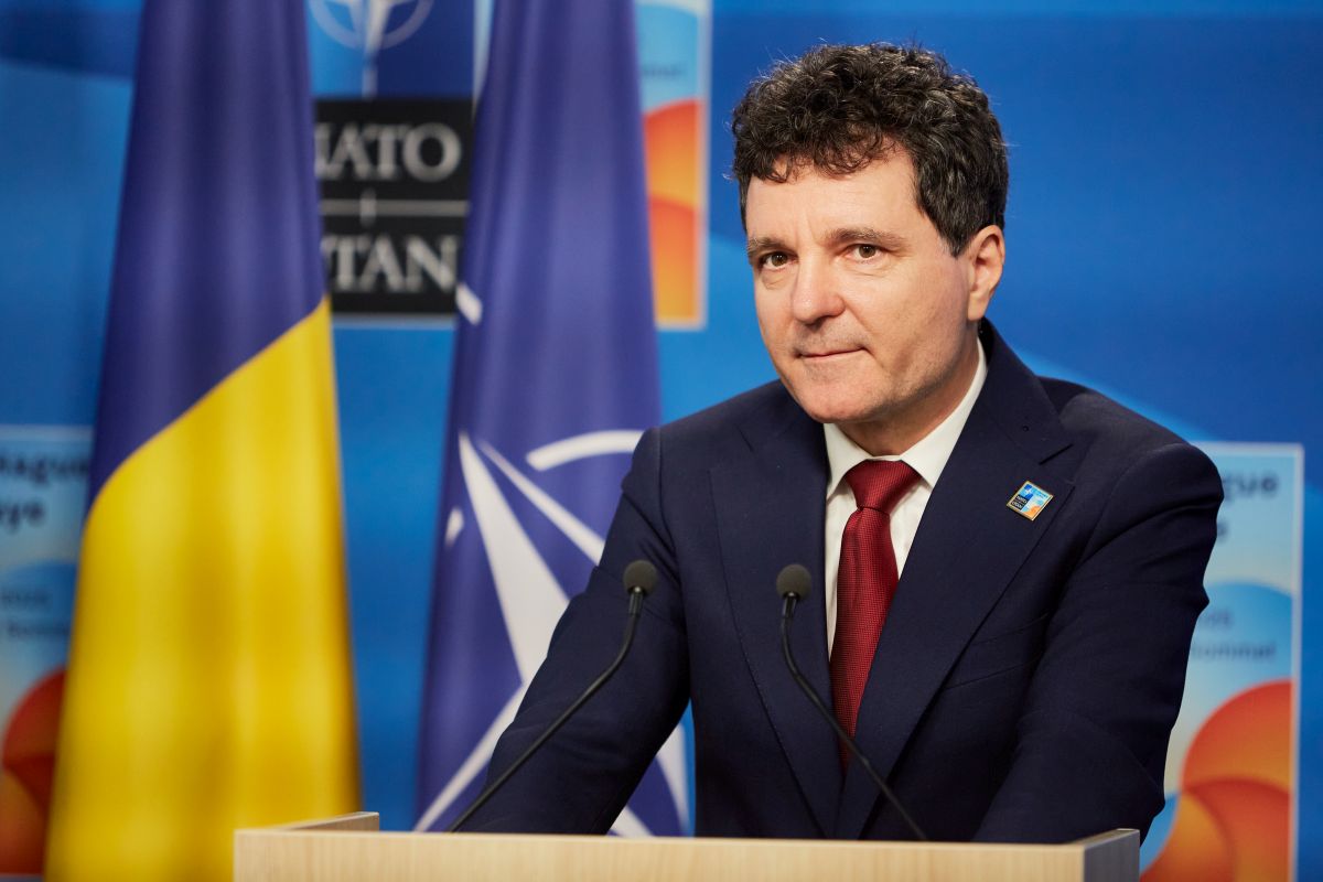 Nicușor Dan la o conferință de presă