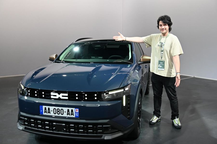 Dacia Striker văzută pe viu, design exterior cu semnătură luminoasă LED în formă de T