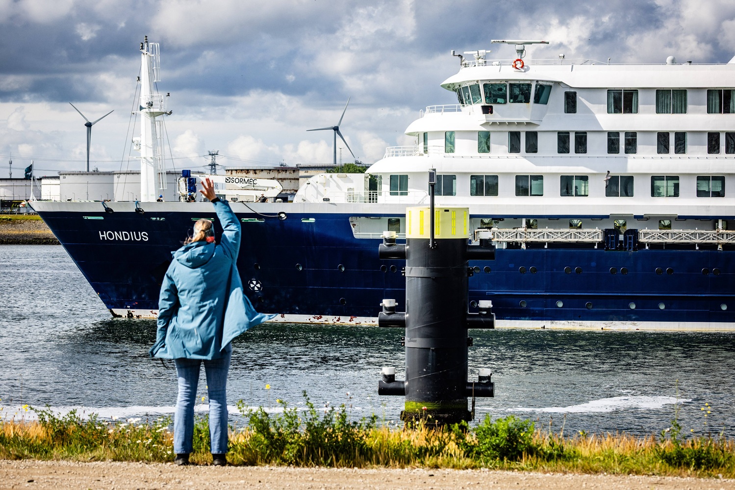 Nava de croazieră MV Hondius în port